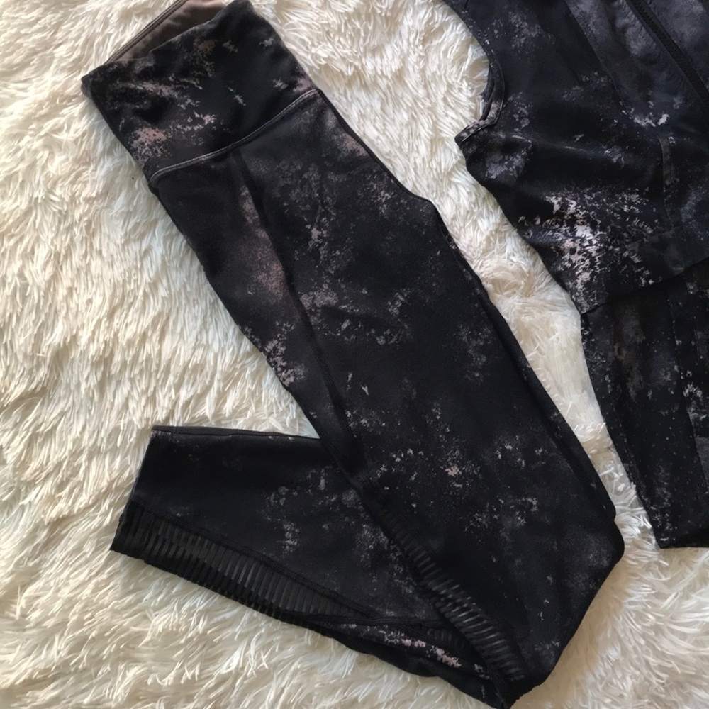 Set:Nanette Lepore Sleeveless Layer Vest - Picture 7 of 16